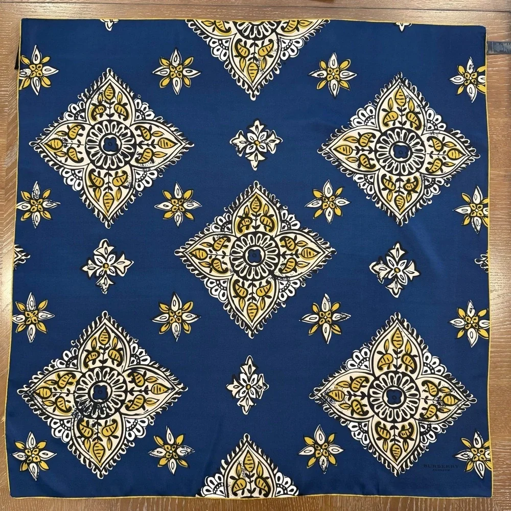 Authantic Burberry Blue and Yellow Floral Silk Scarf 34x34 inches Carre